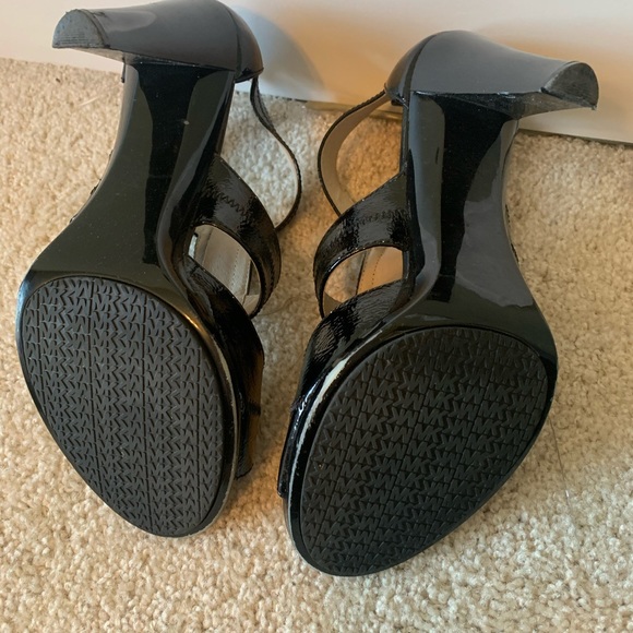 Michael Kors Black Shoes size 8.5 - Picture 2 of 2